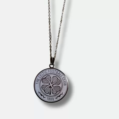 This high-quality Celtic FC pendant is the perfect way to honor your love for the club. Featuring an intricately engraved Celtic crest on the front and the beloved chant “Come on You Bhoys in Green” on the back